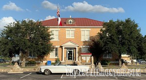 McMullen-County-Courthouse-TX